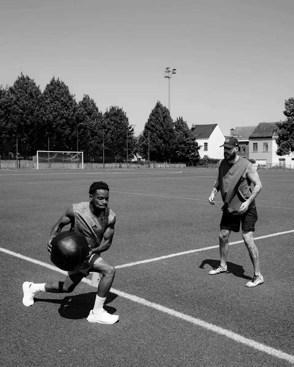 Medicine ball work out on the pitch