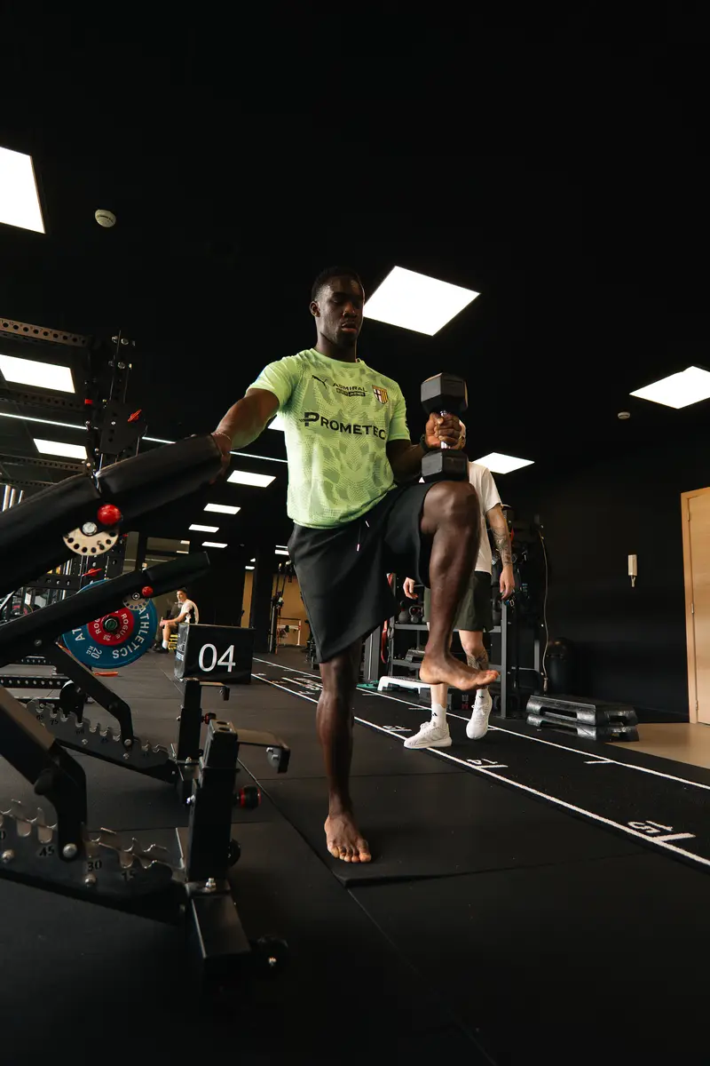 Balance and trunk control under load